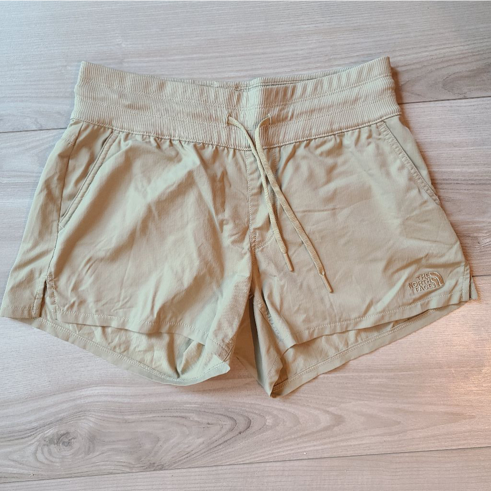 Women's The North Face Shorts Khaki S